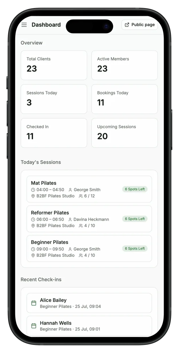 Book2befit-dashboardet på en telefon, der viser dagens sessioner, bookinger og seneste check-ins.